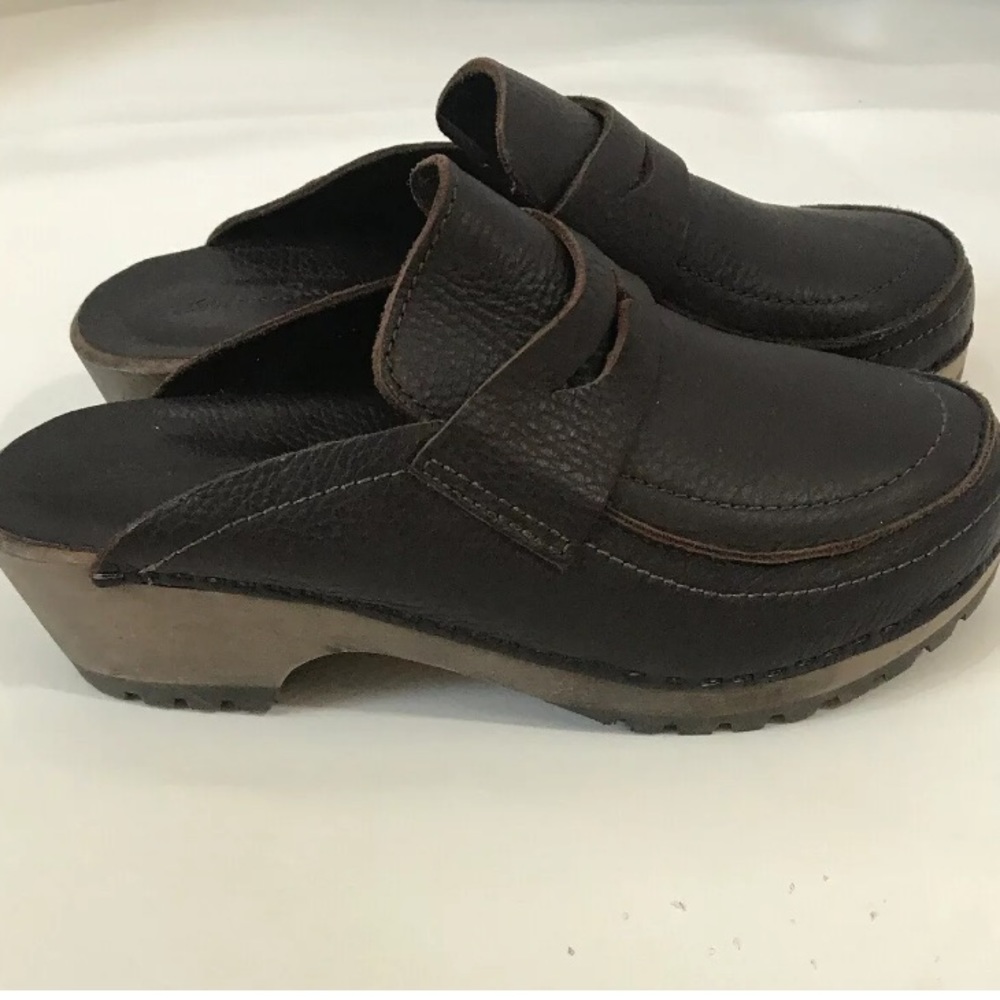 Eddie Bauer Brown Slide Stapled Wooden Heel Clogs
